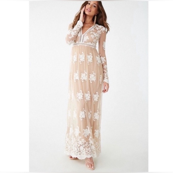 FOREVER 21 BEAUTIFUL NUDE AND WHITE LACE MAXI DRESS - Picture 2 of 6